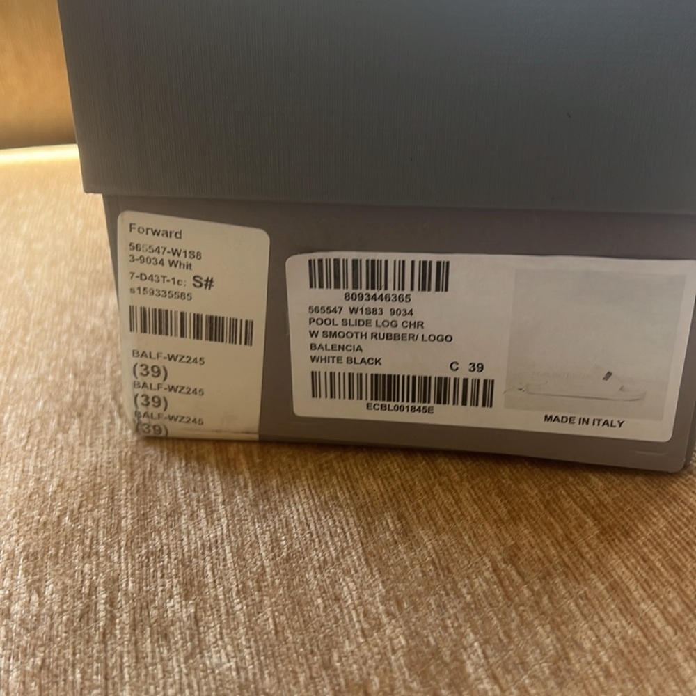 BALENCIAGA
Rubber Logo Pool Slides in White & Black - Picture 8 of 9